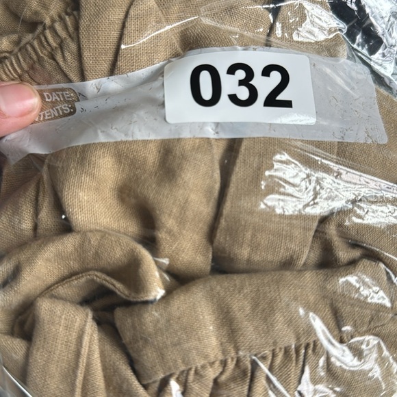 Forever 21 size small women’s tan crop top - Picture 4 of 4